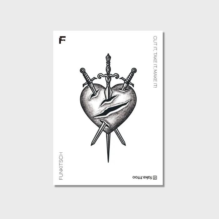 Стереть тату-наклейку
Стереть тату-наклейку