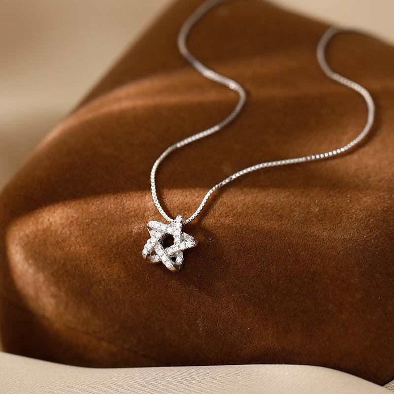 Full Diamond 3D Star Pendant Necklace For Women Delicate And Versatile Light Luxury Choker Collarbone Chain
Full Diamond 3D Star Pendant Necklace For Women Delicate And Versatile Light Luxury Choker Collarbone Chain