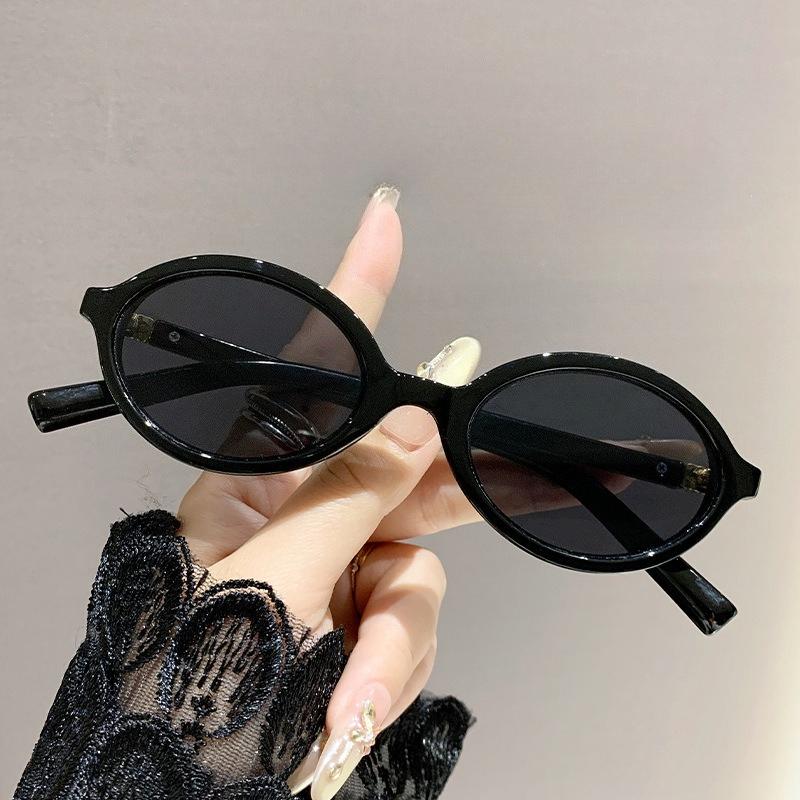 Latest Frames Oval Shape Sunglasses Classical Men s Retro Sun Eyeglasses Female Outdoor Leisure Eyewear UV400 Eyeglasses Shades
Latest Frames Oval Shape Sunglasses Classical Men s Retro Sun Eyeglasses Female Outdoor Leisure Eyewear UV400 Eyeglasses Shades