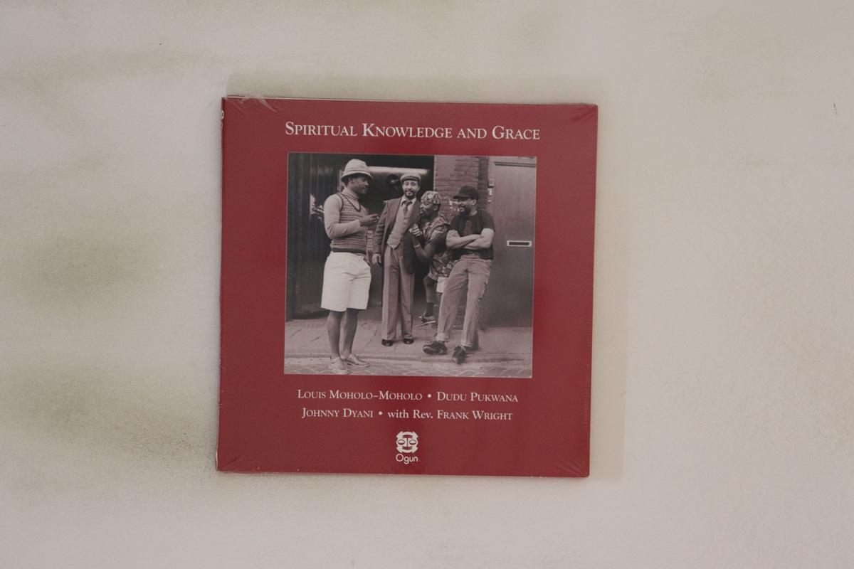 CD LOUIS MOHOLO-MOHOLO, DUDU PUKWANA, - Spiritual Knowledge And Grace OGCD035 OGUN 2011 UK Jazz Used
CD LOUIS MOHOLO-MOHOLO, DUDU PUKWANA, - Spiritual Knowledge And Grace OGCD035 OGUN 2011 UK Jazz Used