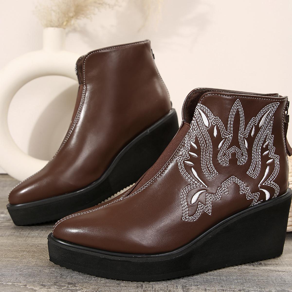 Новые европейские и американские модные женские кожаные сапоги на танкетке с вышитым узором 42
Новые европейские и американские модные женские кожаные сапоги на танкетке с вышитым узором 42