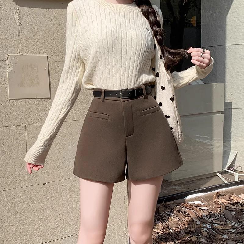 Khaki High Waist Woolen A-Line Shorts for Women – Plus Size, Petite, Autumn/Winter, Casual, Versatile, Slimming, Five-Point Length. XS
Khaki High Waist Woolen A-Line Shorts for Women – Plus Size, Petite, Autumn/Winter, Casual, Versatile, Slimming, Five-Point Length. XS