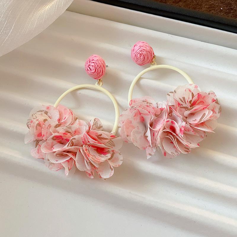 Steel needle early spring sweet fabric petals round earrings seaside photo exaggerated earrings niche high-end earrings women
Steel needle early spring sweet fabric petals round earrings seaside photo exaggerated earrings niche high-end earrings women