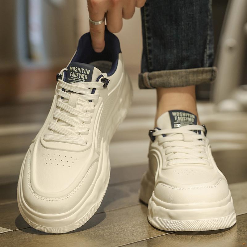 Light luxury men s McQueen board shoes 2025 new spring casual versatile little white shoes youth four seasons sports and leisure shoes 39
Light luxury men s McQueen board shoes 2025 new spring casual versatile little white shoes youth four seasons sports and leisure shoes 39