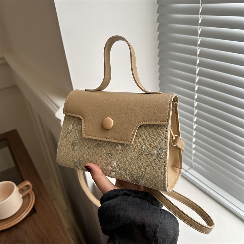 2024 Spring Woven Women s Handbag - Simple, Large Capacity, Crossbody Style, Small Square Design белый
2024 Spring Woven Women s Handbag - Simple, Large Capacity, Crossbody Style, Small Square Design белый