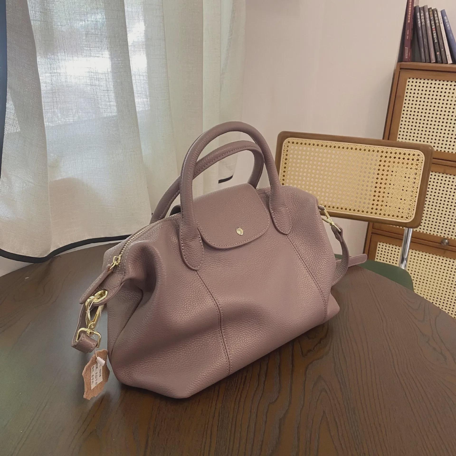 Japanese and Korean Soft Cowhide Handbag: Classic Women s Genuine Leather Dumpling Bag, Shoulder & Crossbody Style.
Japanese and Korean Soft Cowhide Handbag: Classic Women s Genuine Leather Dumpling Bag, Shoulder & Crossbody Style.