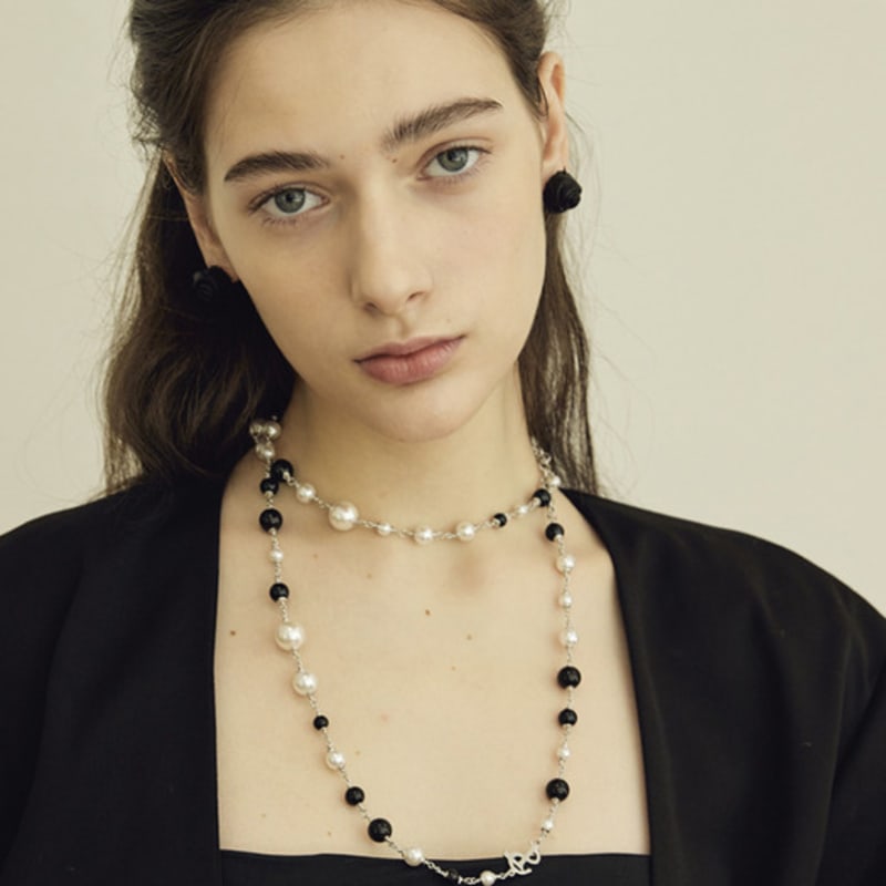 of Lavishe Onyx Pearl Classic Vintage Long Necklace Black
of Lavishe Onyx Pearl Classic Vintage Long Necklace Black