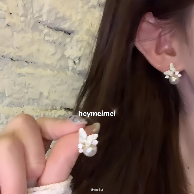 Серьги-пусеты с бриллиантами, в виде бабочек, цветов и жемчуга, легкая роскошь, нишевые, высококлассные, с темпераментом, атмосферные
Серьги-пусеты с бриллиантами, в виде бабочек, цветов и жемчуга, легкая роскошь, нишевые, высококлассные, с темпераментом, атмосферные