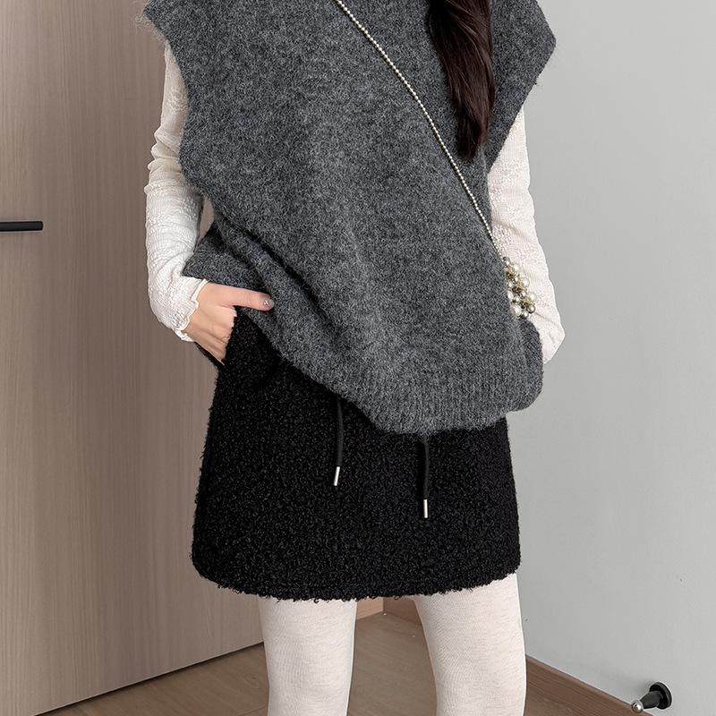 Women s High-Waist Lambswool A-Line Skirt: Autumn/Winter Slim Fit, Hip-Hugging Design for a Taller, Slimmer Look Small
Women s High-Waist Lambswool A-Line Skirt: Autumn/Winter Slim Fit, Hip-Hugging Design for a Taller, Slimmer Look Small