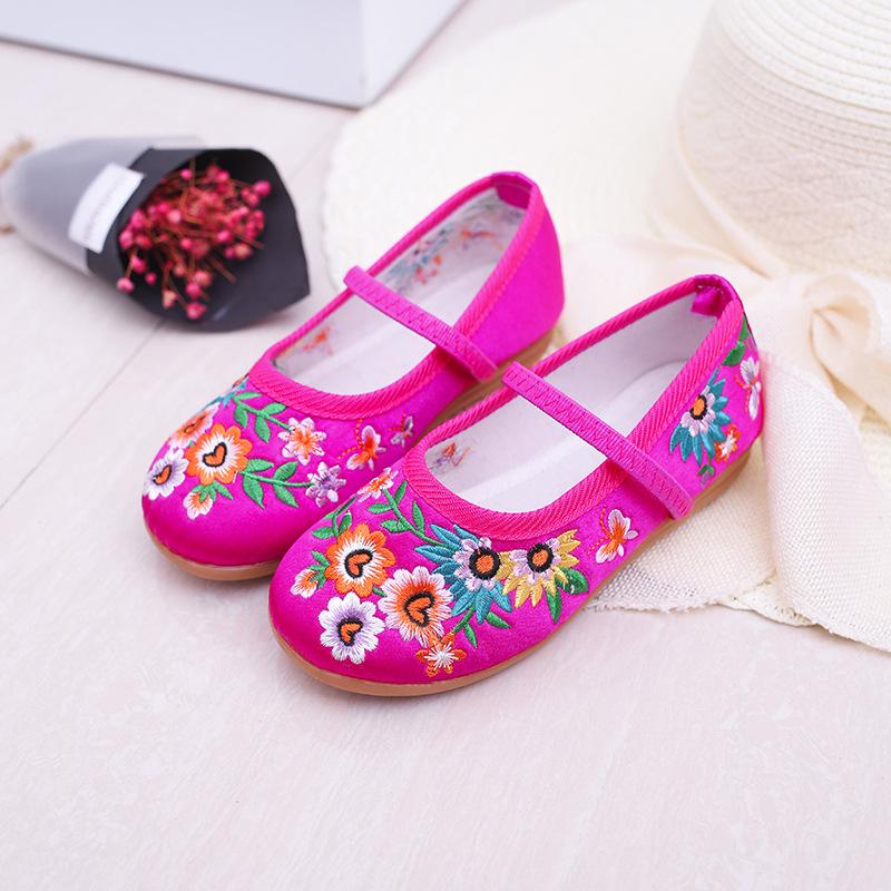Girls Dancing Bottomed Cloth Shoes For Kids Children Soft Leather Sole Chinese Traditional Embroidery Ethnic Dance Shoes 25
Girls Dancing Bottomed Cloth Shoes For Kids Children Soft Leather Sole Chinese Traditional Embroidery Ethnic Dance Shoes 25