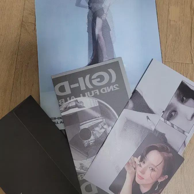 Gidle Superlady Album+mi-yeon Photocard, Contents
Gidle Superlady Album+mi-yeon Photocard, Contents