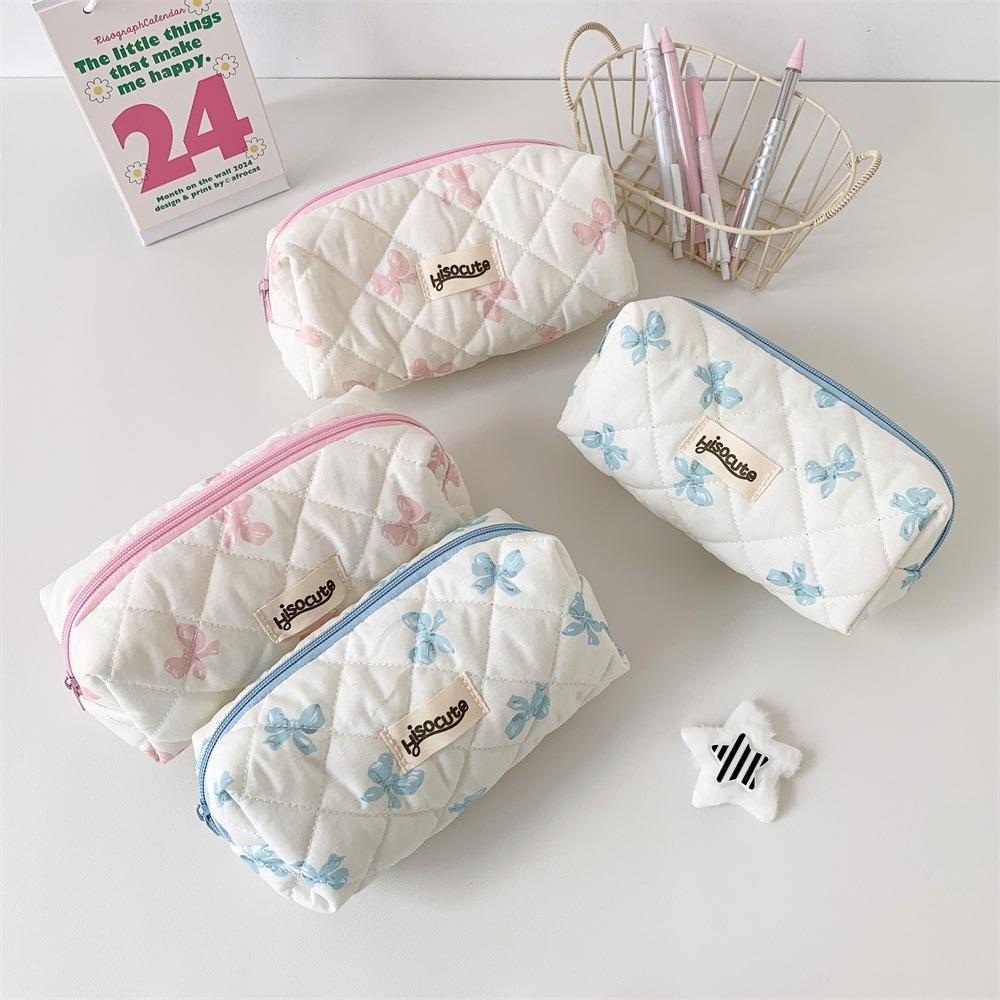 Multi-function Stationery Storage Bag Bowknot Stationery Organizer New Pen Bag Student синій
Multi-function Stationery Storage Bag Bowknot Stationery Organizer New Pen Bag Student синій
