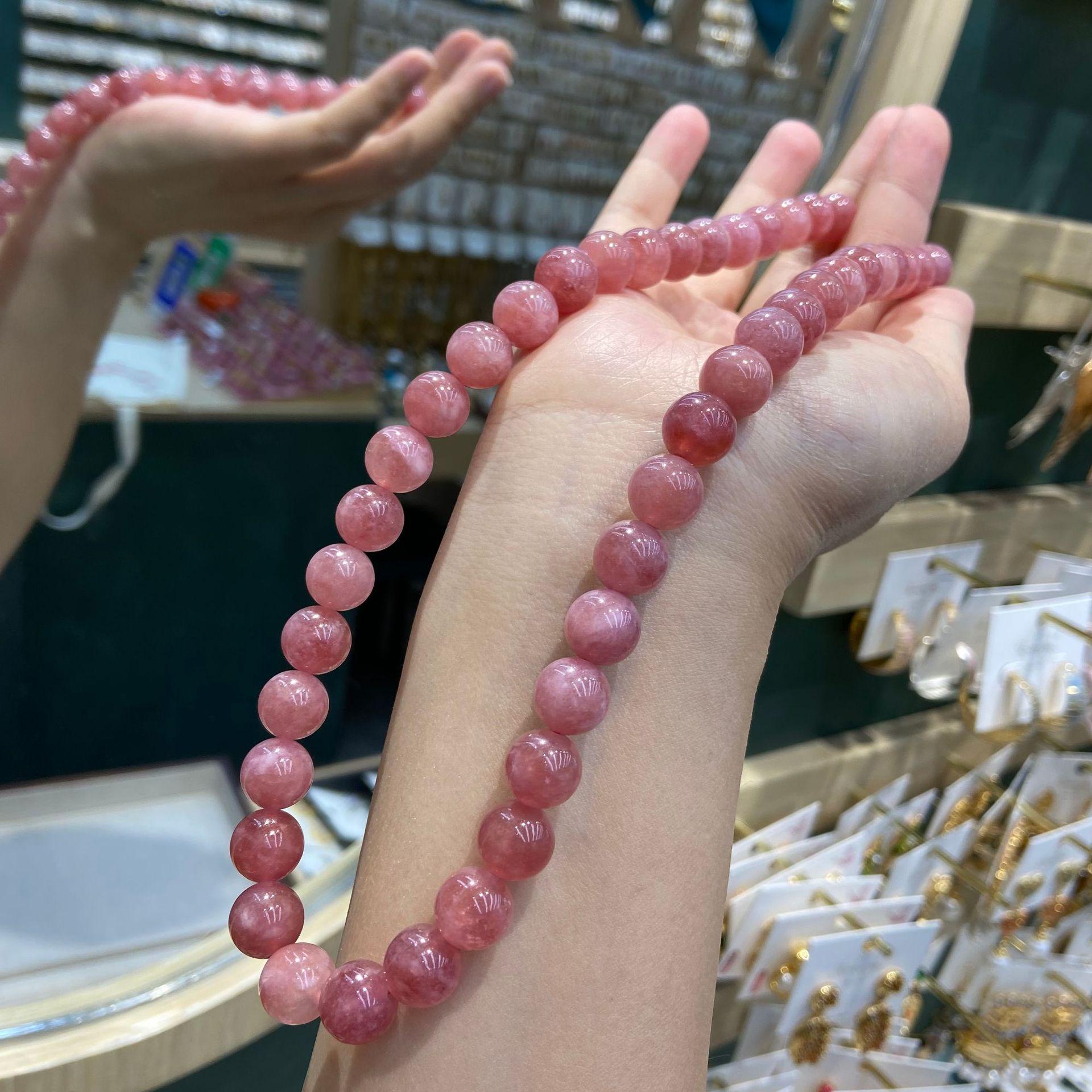 Looking Forward To Summer Strawberry Crystal Natural Stone 10Mm Beaded Necklace Temperament Simple Gentle High-End Neck Chain Women
Looking Forward To Summer Strawberry Crystal Natural Stone 10Mm Beaded Necklace Temperament Simple Gentle High-End Neck Chain Women