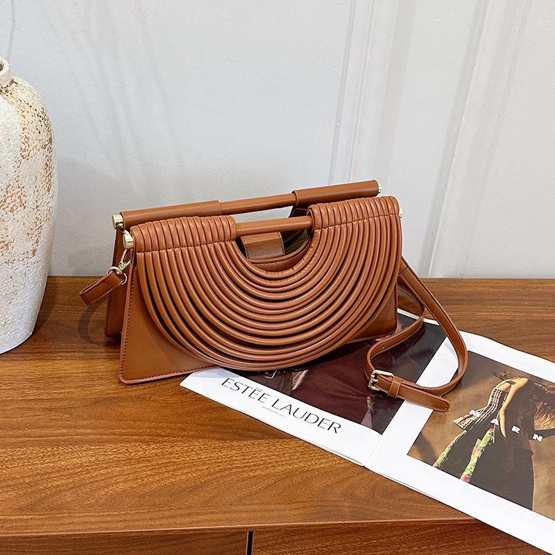 Fashion Handbag Luxury Gold Evening Clutch Bag Women Designer Handwoven Noodle Bags Large Capacity Pu Leather Messenger Bag 50cm))
Fashion Handbag Luxury Gold Evening Clutch Bag Women Designer Handwoven Noodle Bags Large Capacity Pu Leather Messenger Bag 50cm))