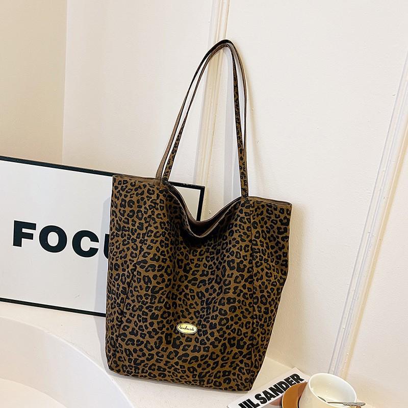 Korean Trend Students Commuting Bags Class Artistic Leopard-print Handbags Large Capacity Shoulder Tote one size
Korean Trend Students Commuting Bags Class Artistic Leopard-print Handbags Large Capacity Shoulder Tote one size