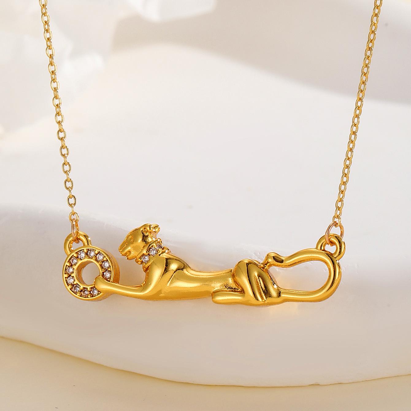 Golden Leopard Cheetah Necklace for Women: Light Luxury, Versatile Clavicle Chain, Simple, Ins Style, Everyday Elegance
Golden Leopard Cheetah Necklace for Women: Light Luxury, Versatile Clavicle Chain, Simple, Ins Style, Everyday Elegance