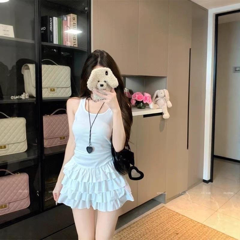 Chic White Hot Summer 2026 Dress: Slim-Fit Tiered Cake Skirt with Cinched Waist & Camisole Mini Design. XL
Chic White Hot Summer 2026 Dress: Slim-Fit Tiered Cake Skirt with Cinched Waist & Camisole Mini Design. XL