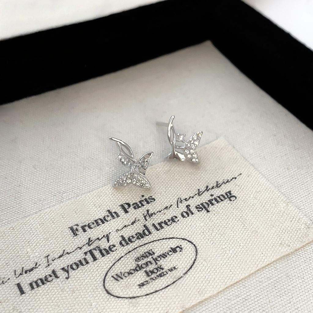999 Sterling Silver Shining High Quality Temperament Inlaid Zircon Entangled Fish Tail Earring for Women Hypoallergenic Jewelry срібний
999 Sterling Silver Shining High Quality Temperament Inlaid Zircon Entangled Fish Tail Earring for Women Hypoallergenic Jewelry срібний
