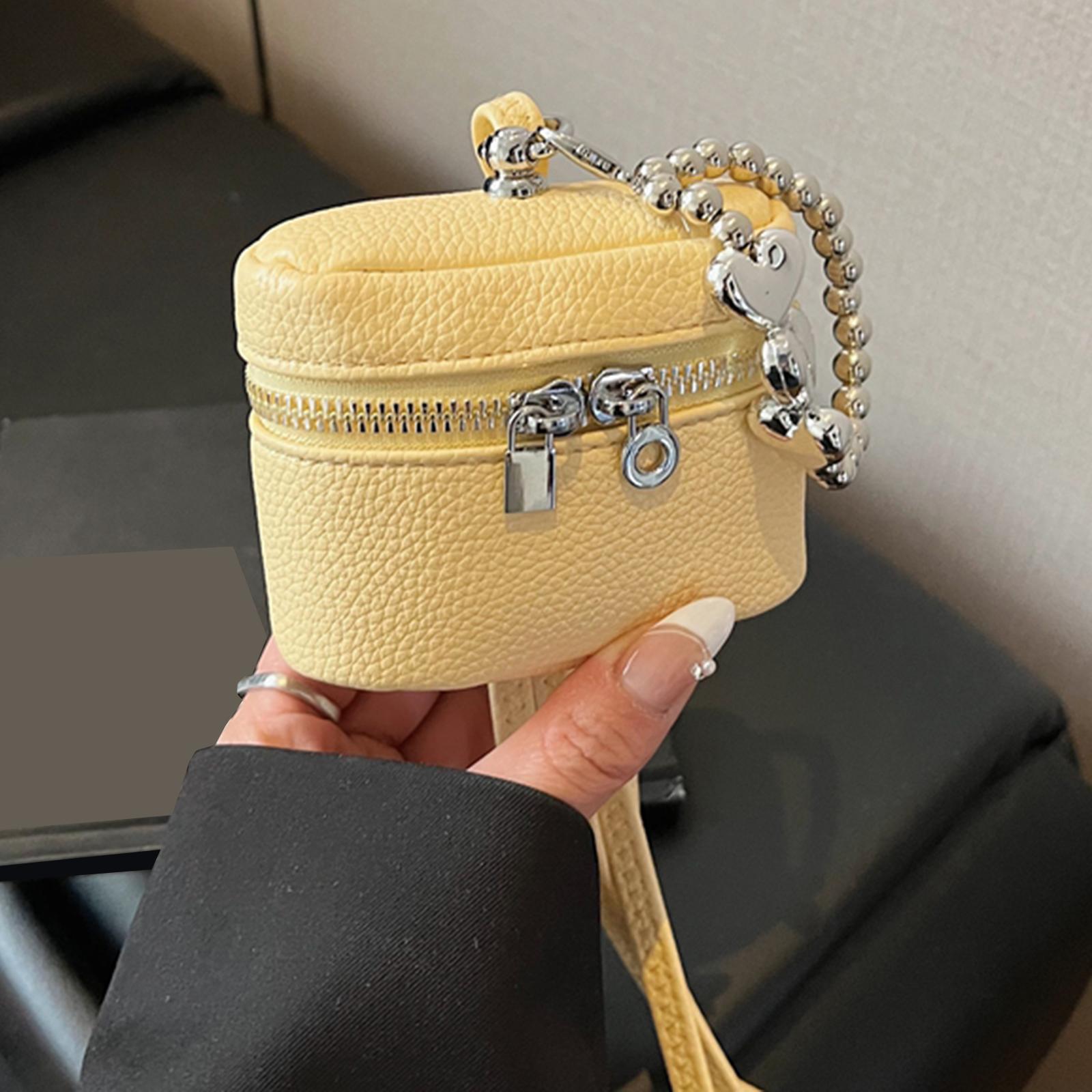 PU Leather Women Skin Storage Bag Solid Color Portable Lipstick Makeup Bag with Chain Simple Earphone Case for Women Travel Work жовтий
PU Leather Women Skin Storage Bag Solid Color Portable Lipstick Makeup Bag with Chain Simple Earphone Case for Women Travel Work жовтий