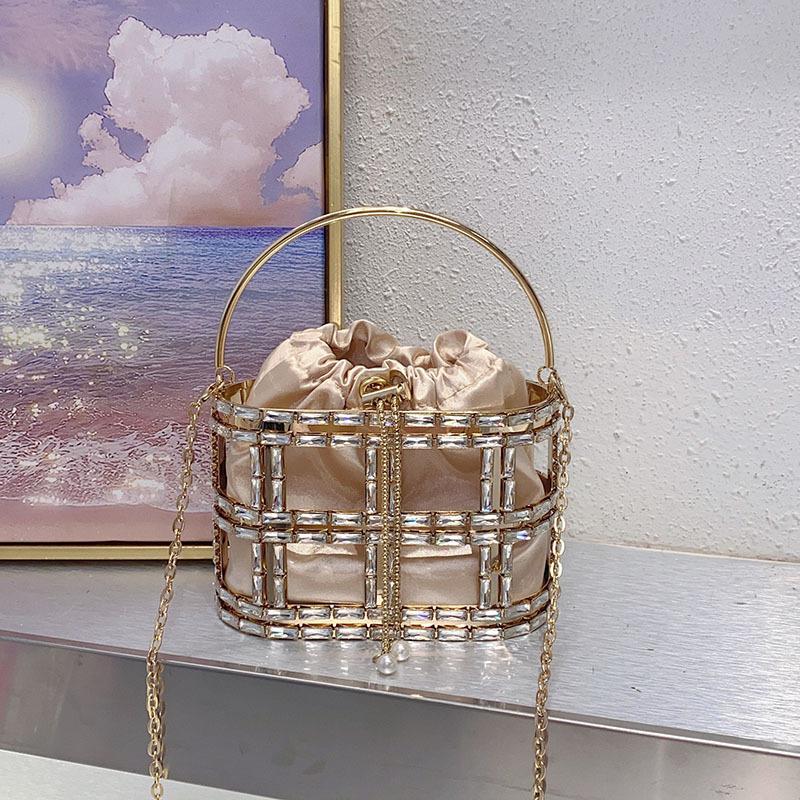 Metal shiny ineffectual water diamond hollow simple vegetable basket banquet silk satin bucket messenger bag
Metal shiny ineffectual water diamond hollow simple vegetable basket banquet silk satin bucket messenger bag