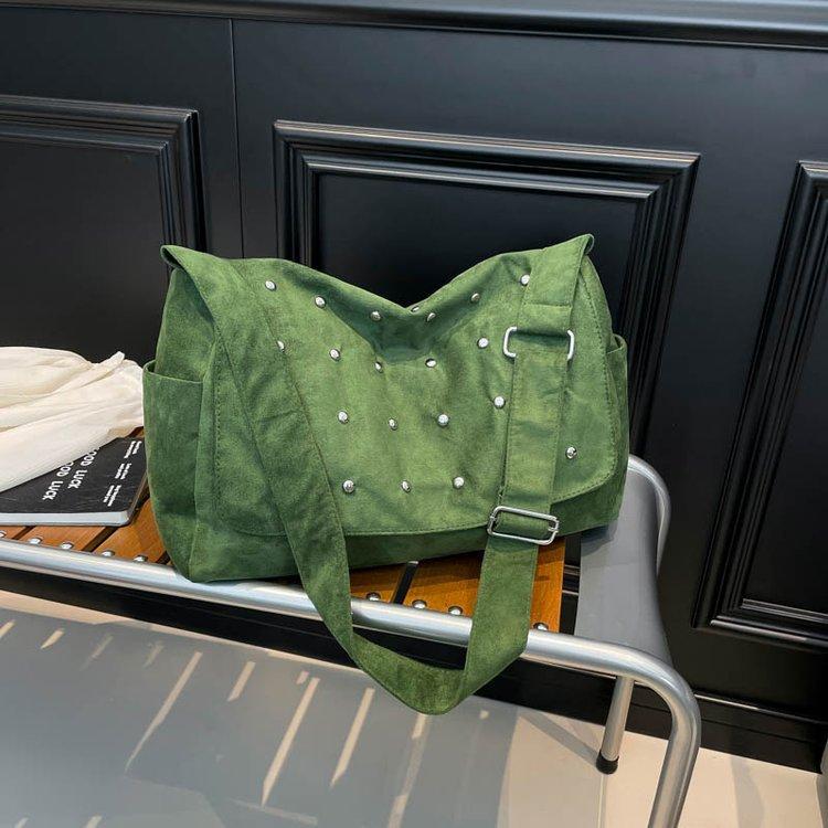 Luxury Suede Shoulder Bag Retro Metal Rivet Banquet Clutch Fashiable Highend Y2k Style Shoulder Strap Adjustable Crossbody Bag зелёный
Luxury Suede Shoulder Bag Retro Metal Rivet Banquet Clutch Fashiable Highend Y2k Style Shoulder Strap Adjustable Crossbody Bag зелёный