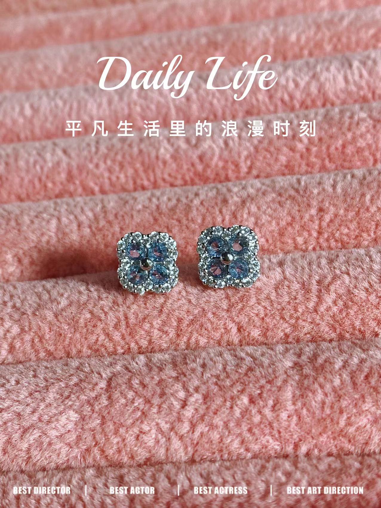 Delicate protein four-leaf flower super flash zircon earbone stud titanium steel flat bottom cochlear stud earring stud earring синий
Delicate protein four-leaf flower super flash zircon earbone stud titanium steel flat bottom cochlear stud earring stud earring синий