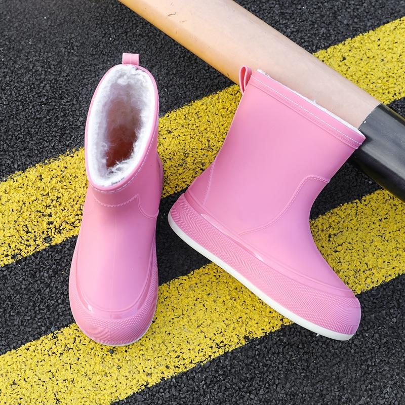 New medium tube rain boots, non-slip thick-soled rain shoes, female students are lightweight and soft, water rubber boots, shoe cover 36
New medium tube rain boots, non-slip thick-soled rain shoes, female students are lightweight and soft, water rubber boots, shoe cover 36
