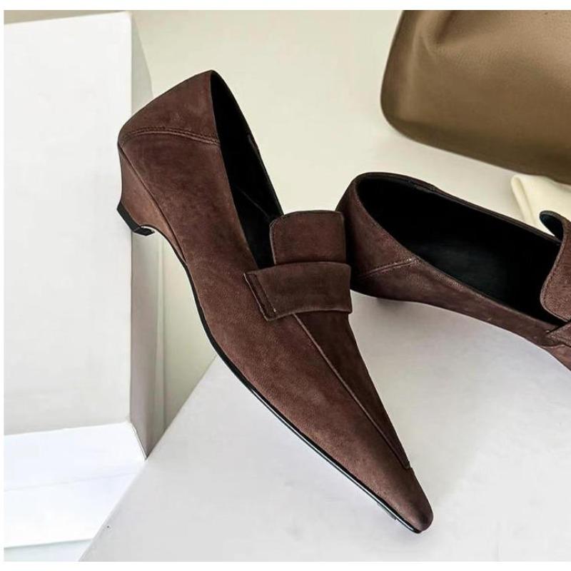 Elegant Kitten Heel Women Pumps Sexy Pointed-Toe Soft Leather Women Loafers Comfortable Office Shoes for Women 40 шоколадний
Elegant Kitten Heel Women Pumps Sexy Pointed-Toe Soft Leather Women Loafers Comfortable Office Shoes for Women 40 шоколадний