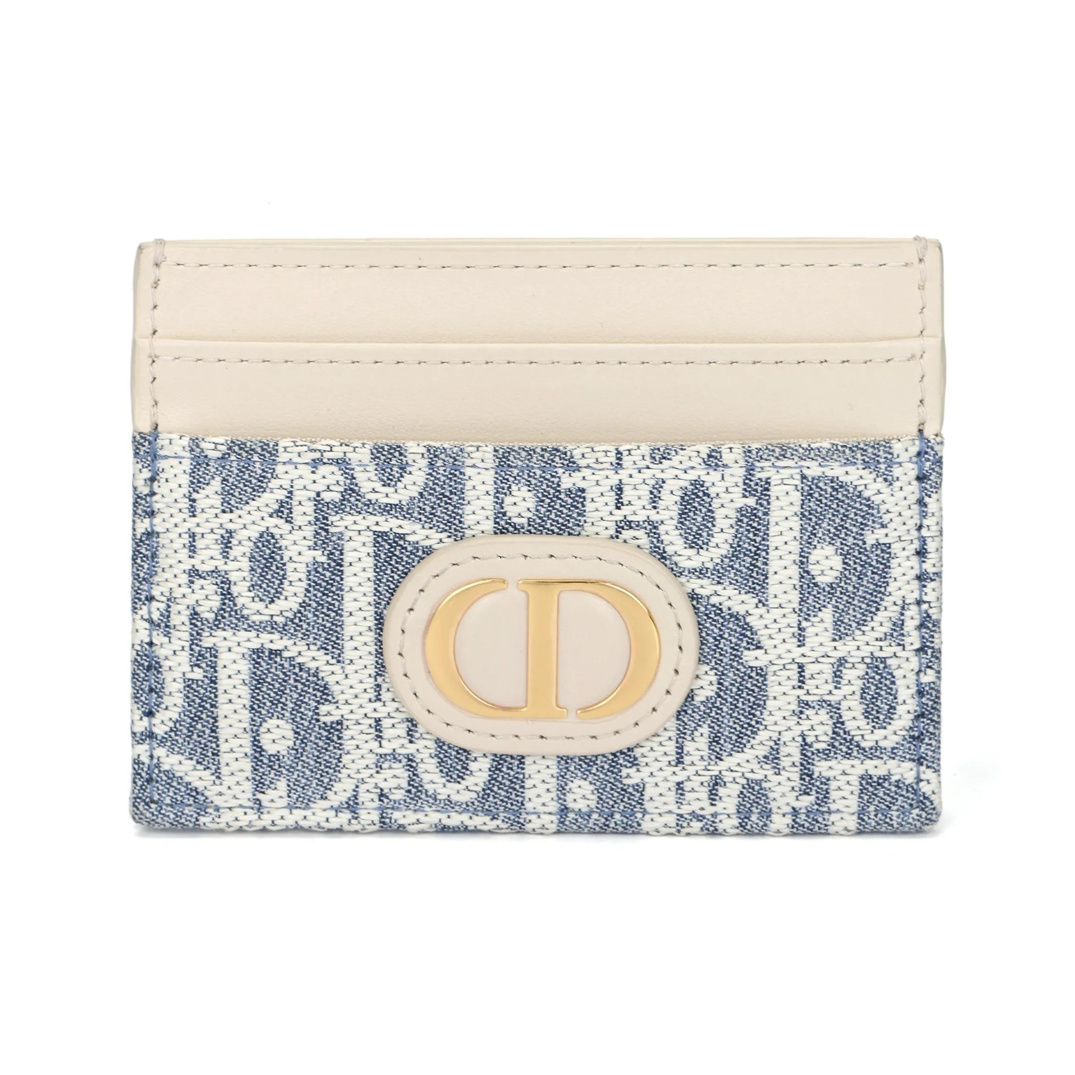 DIOR 30 Montaigne Freesia Classic Logo Cotton and Calfskin Wallet Women s Blue Basic Set (Bag + Dust Bag) синій
DIOR 30 Montaigne Freesia Classic Logo Cotton and Calfskin Wallet Women s Blue Basic Set (Bag + Dust Bag) синій