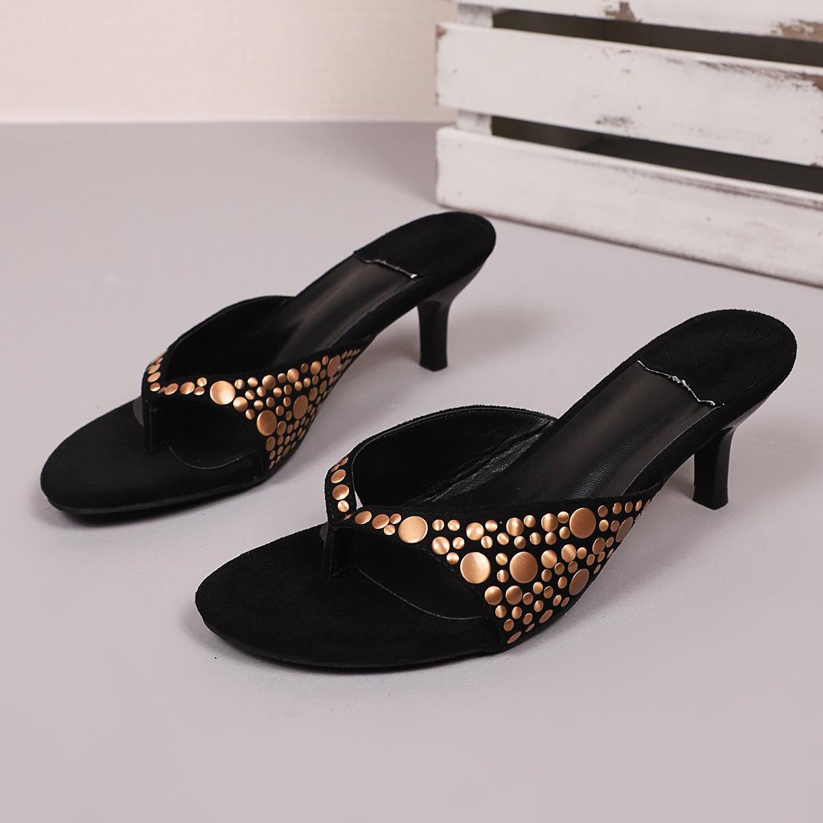 European and American style slippers retro rivet stiletto open-toed sandals women s suede outer wear flip-flops cold slippers foreign trade 35 чёрный
European and American style slippers retro rivet stiletto open-toed sandals women s suede outer wear flip-flops cold slippers foreign trade 35 чёрный