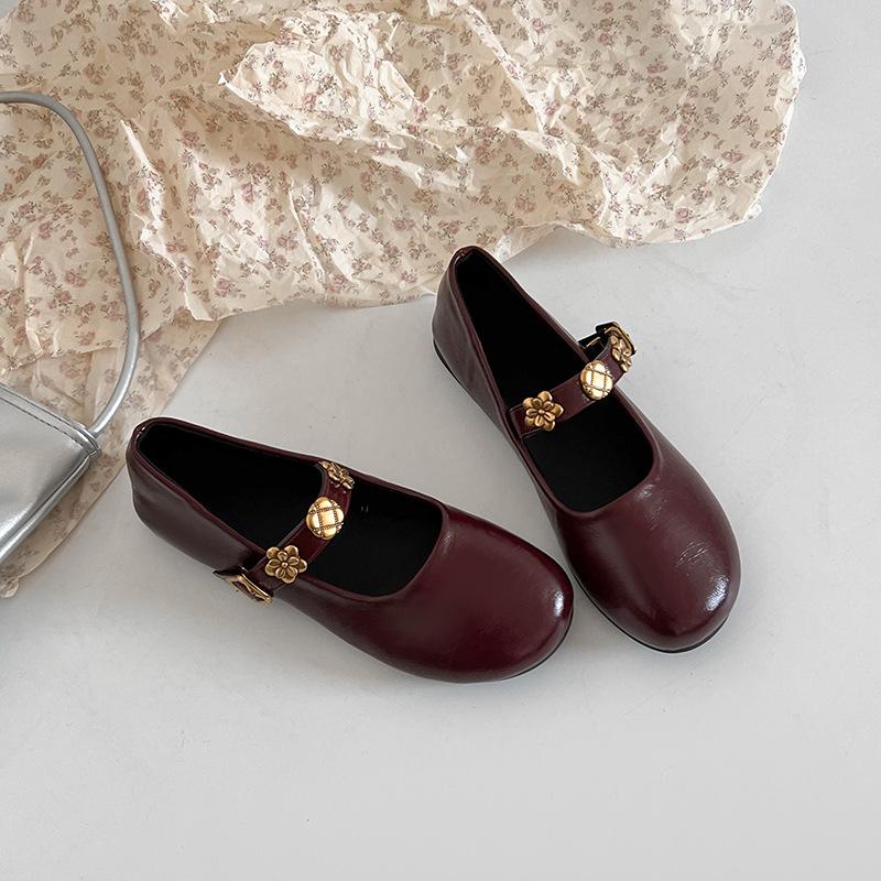 Grape mother same leather retro Mary Jane shoes women s word with flat ballet shoes low heel light mouth single shoes 35 чёрный
Grape mother same leather retro Mary Jane shoes women s word with flat ballet shoes low heel light mouth single shoes 35 чёрный