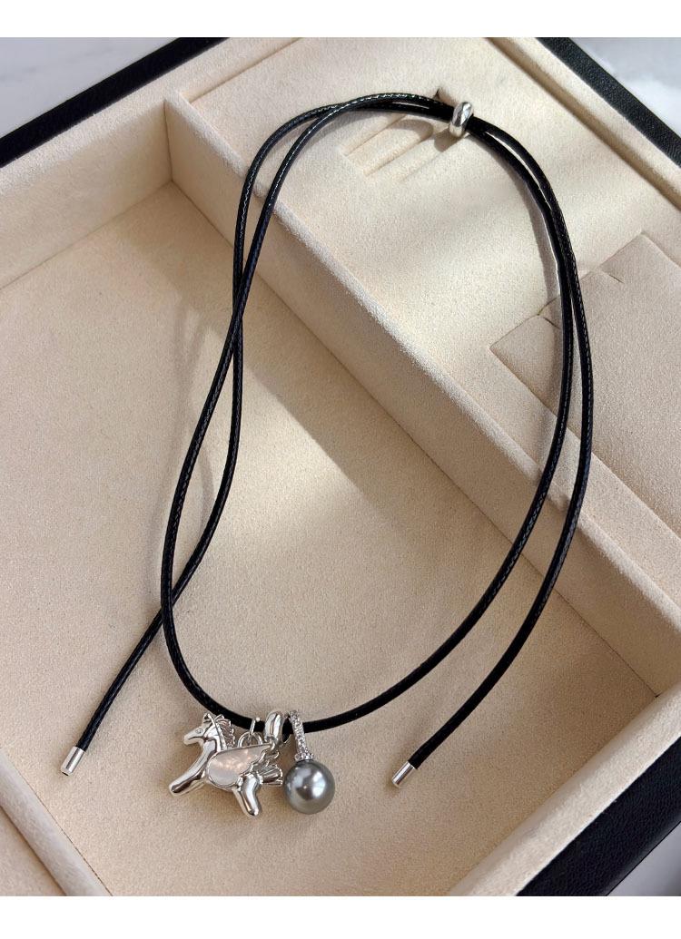 New Chic White Shell Enamel Cz Zircon Cartoon Horse With Wings Faux Pearl Pendant Necklaces For Women Adjustable Chokers
New Chic White Shell Enamel Cz Zircon Cartoon Horse With Wings Faux Pearl Pendant Necklaces For Women Adjustable Chokers