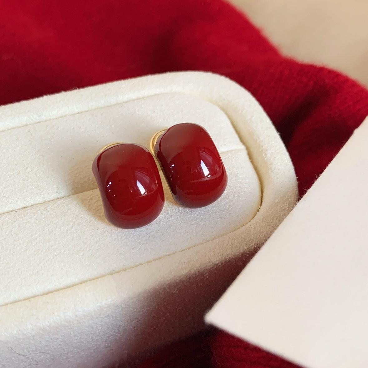 Red Bean Ankola Red Temperament Earrings Mosquito Coil Plate Ear Clips No Ear Piercings Light Luxury Premium Stud Earrings Retro
Red Bean Ankola Red Temperament Earrings Mosquito Coil Plate Ear Clips No Ear Piercings Light Luxury Premium Stud Earrings Retro