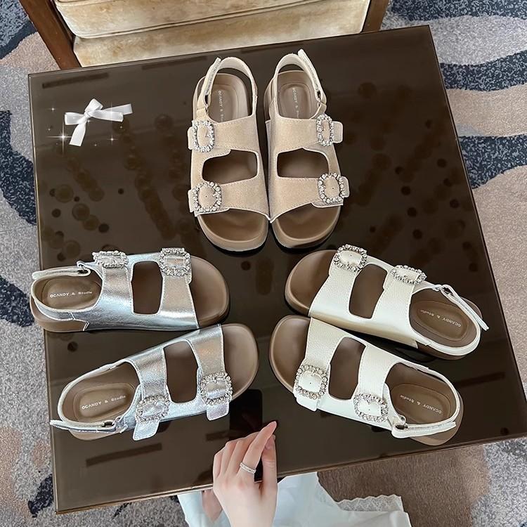 Recommended by the lady boss! New versatile platform sandals women s round head muffin shoes square buckle with beach shoes 40
Recommended by the lady boss! New versatile platform sandals women s round head muffin shoes square buckle with beach shoes 40