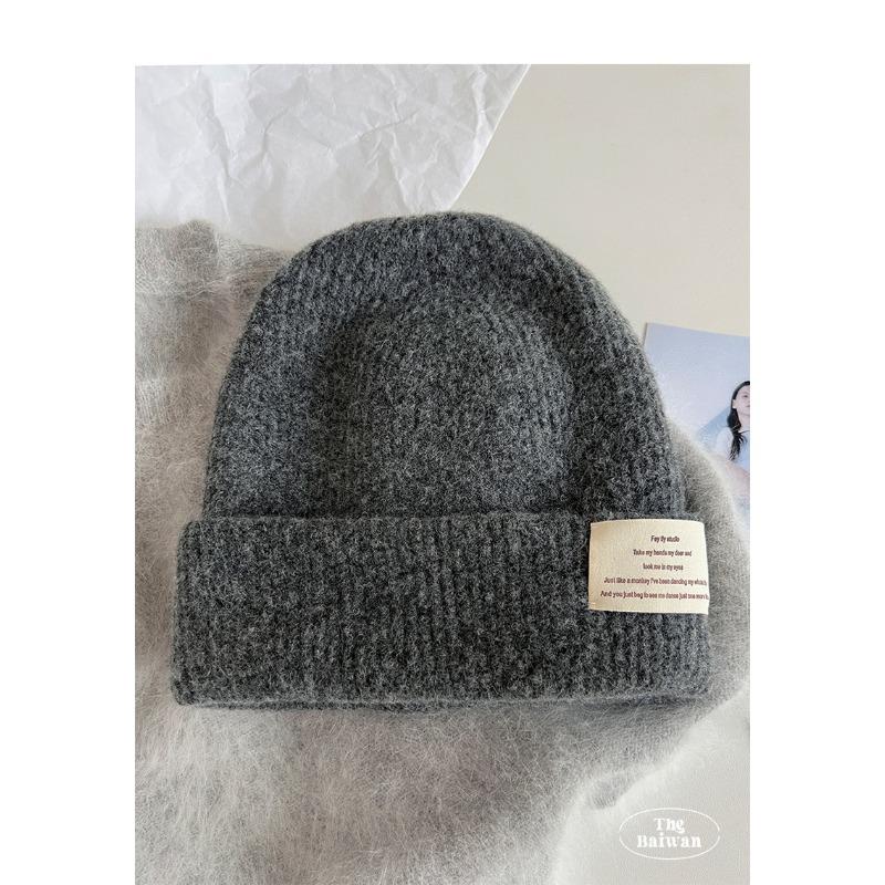 Осенне-зимняя вязаная шерстяная шапка, модный корейский стиль, осенне-зимняя универсальная теплая однотонная шапка от холода для большой головы для мужчин и женщин One size
Осенне-зимняя вязаная шерстяная шапка, модный корейский стиль, осенне-зимняя универсальная теплая однотонная шапка от холода для большой головы для мужчин и женщин One size