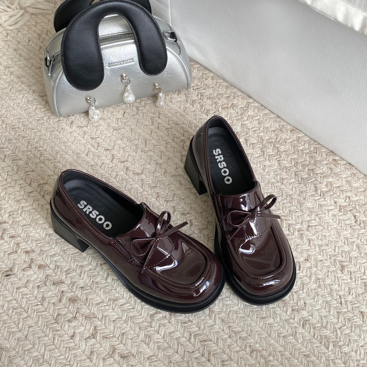 Популярные ретро британские черные туфли на толстом каблуке из маленькой кожи женские 2025 новая осень юбка универсальные лоферы одинарные туфли 40 темно-коричневого
Популярные ретро британские черные туфли на толстом каблуке из маленькой кожи женские 2025 новая осень юбка универсальные лоферы одинарные туфли 40 темно-коричневого