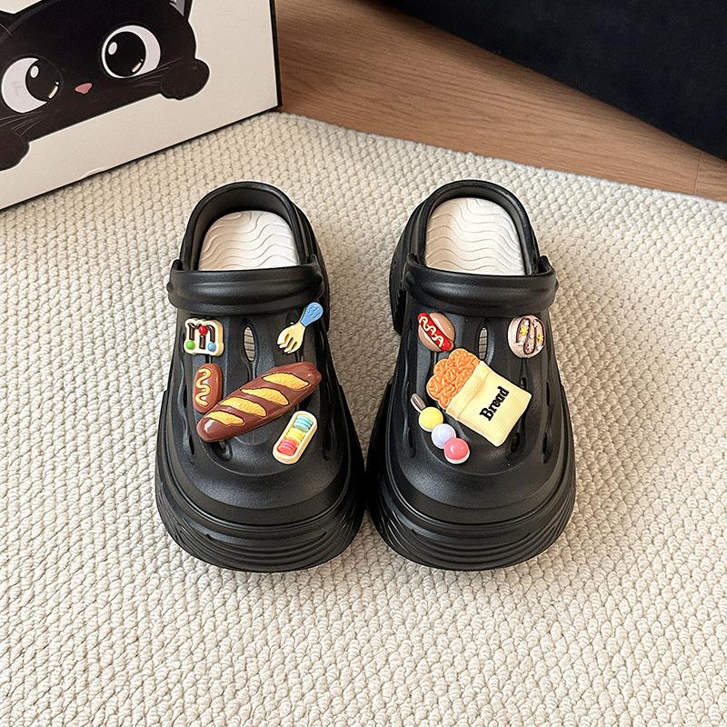 Милые мультяшные аксессуары, две женщины, носящие шлепанцы с дырками летом 2025 года, модная толстая подошва для увеличения роста при выходе на улицу, сумка на голову ко 36-37 чёрный
Милые мультяшные аксессуары, две женщины, носящие шлепанцы с дырками летом 2025 года, модная толстая подошва для увеличения роста при выходе на улицу, сумка на голову ко 36-37 чёрный