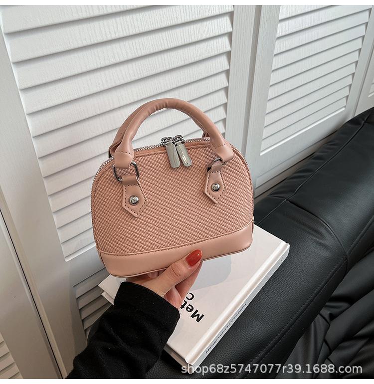 Dopamine shell bag 2025 new simple sweet wind handbag casual versatile daily commuter messenger women s bag розовый
Dopamine shell bag 2025 new simple sweet wind handbag casual versatile daily commuter messenger women s bag розовый