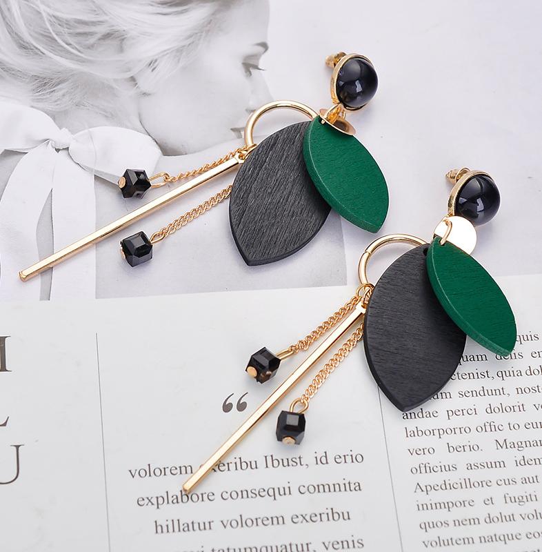 Korean Temperament Long Section Of Wood Metal Strip Black Beads Wild Tassel Pendant Earrings Female Simple Ear Zircon зелений
Korean Temperament Long Section Of Wood Metal Strip Black Beads Wild Tassel Pendant Earrings Female Simple Ear Zircon зелений