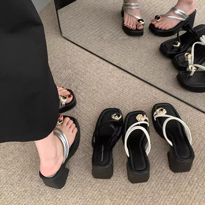French beautiful outer wear 2024 new summer high-end feeling foreign thick heel light low-top super soft cool slippers women 40 чорний
French beautiful outer wear 2024 new summer high-end feeling foreign thick heel light low-top super soft cool slippers women 40 чорний