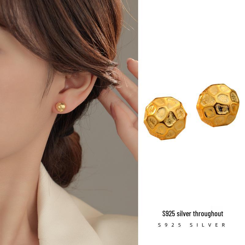 Banyan Tree Gold-Plated Silver Hammered Texture Round Earrings for Women: High-End Autumn/Winter Fashion. S925 Silver
Banyan Tree Gold-Plated Silver Hammered Texture Round Earrings for Women: High-End Autumn/Winter Fashion. S925 Silver