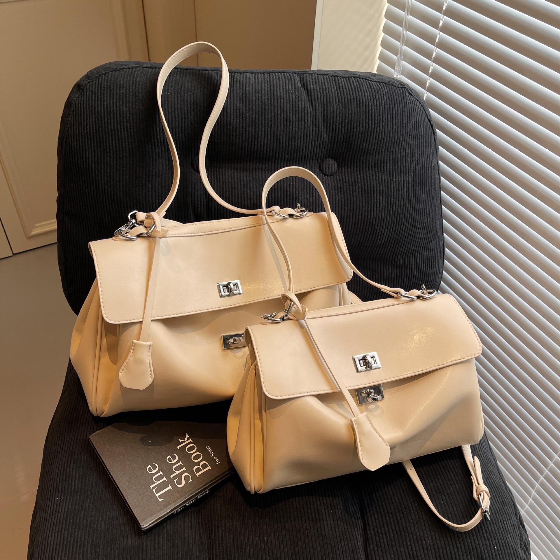 2025 Rodeo Trendy Women s Crossbody Handbag with Lock Buckle and Large Capacity Small червоний
2025 Rodeo Trendy Women s Crossbody Handbag with Lock Buckle and Large Capacity Small червоний
