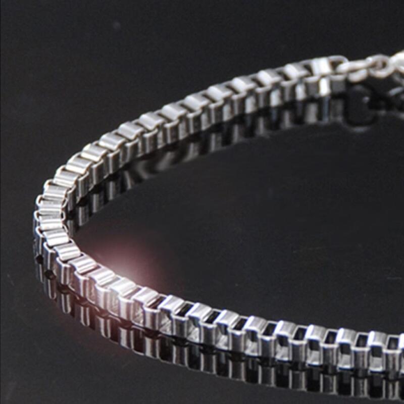 Men s Metallic Steel Square Point Bracelet A20257_Silver
Men s Metallic Steel Square Point Bracelet A20257_Silver