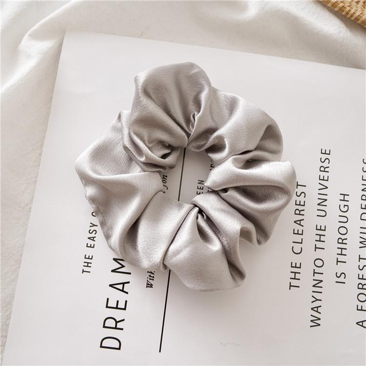 Атласная резинка для волос
Атласная резинка для волос