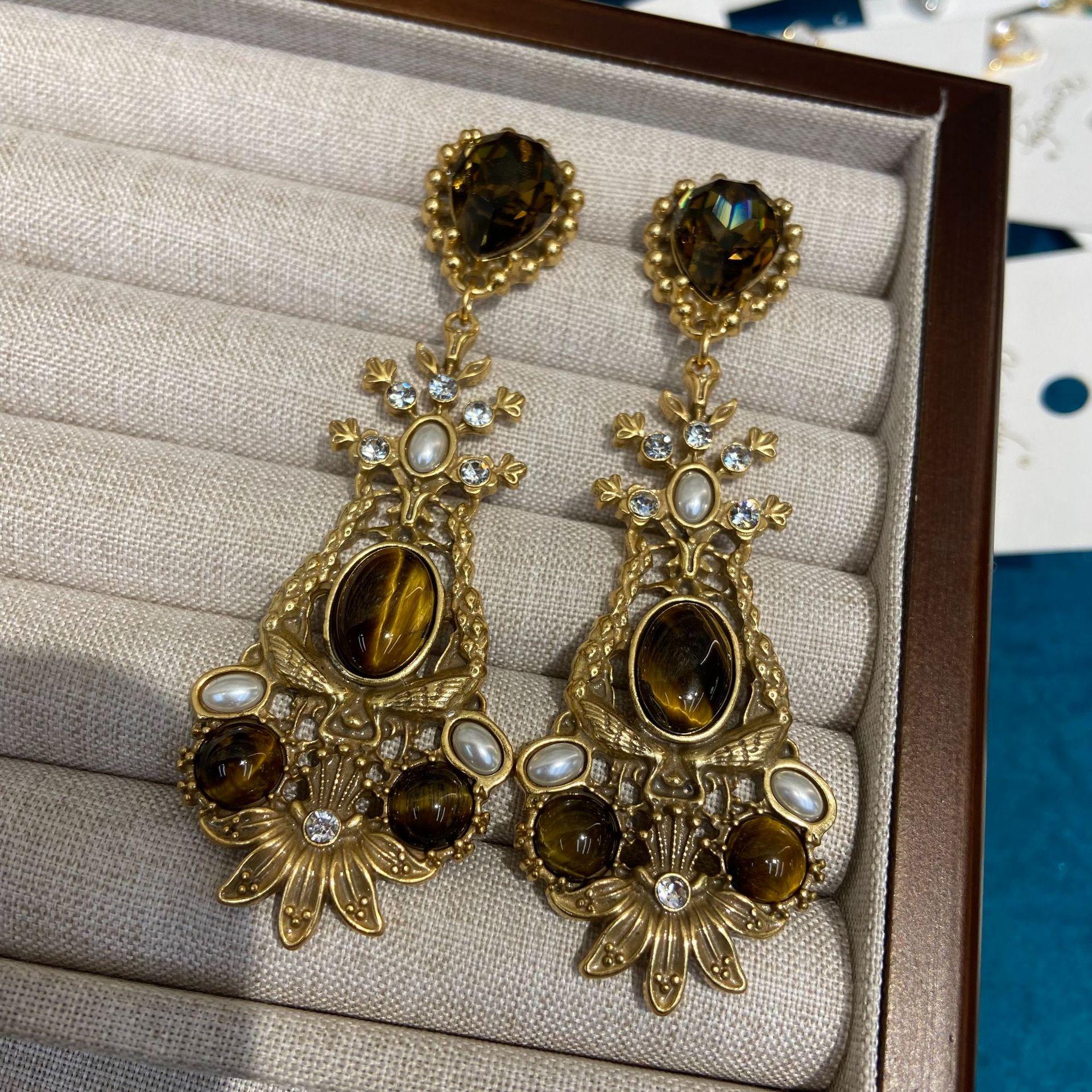 Wran Medieval Vintage Natural Lapis Lazuli Earrings Women S Retro Old Peacock Light Luxury Versatile Earrings
Wran Medieval Vintage Natural Lapis Lazuli Earrings Women S Retro Old Peacock Light Luxury Versatile Earrings