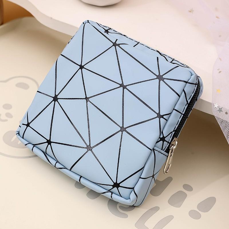 Portable Sanitary Napkin Storage Bag Women Hygiene Organizer Pouch for Travel CLE небо синє кольору
Portable Sanitary Napkin Storage Bag Women Hygiene Organizer Pouch for Travel CLE небо синє кольору