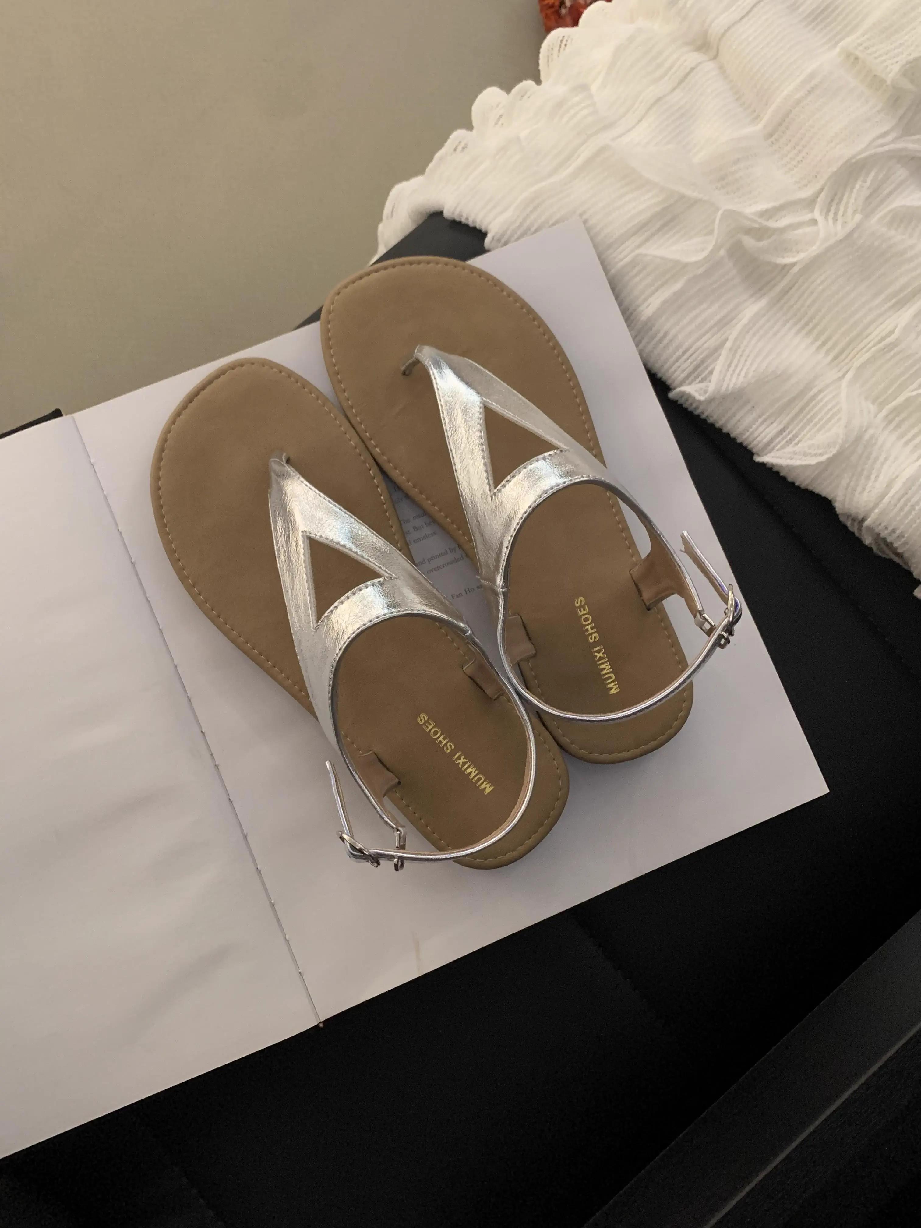 Модные женские минималистичные сандалии-шлепанцы из искусственной кожи с открытым носком, женская пляжная обувь, легкие, мягкие, для женщин, сексуальные тапочки, сандалии с пряжкой 39 серебряный
Модные женские минималистичные сандалии-шлепанцы из искусственной кожи с открытым носком, женская пляжная обувь, легкие, мягкие, для женщин, сексуальные тапочки, сандалии с пряжкой 39 серебряный