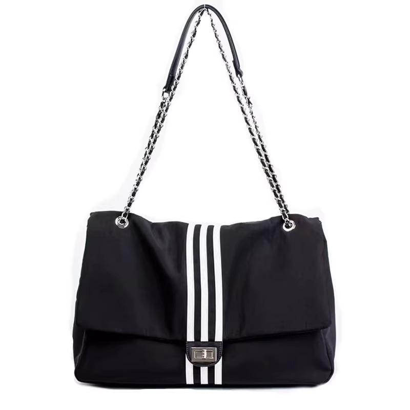 2025 new Oxford cloth bag single shoulder messenger bag simple versatile chain large capacity color matching bag tide No specification чёрный
2025 new Oxford cloth bag single shoulder messenger bag simple versatile chain large capacity color matching bag tide No specification чёрный