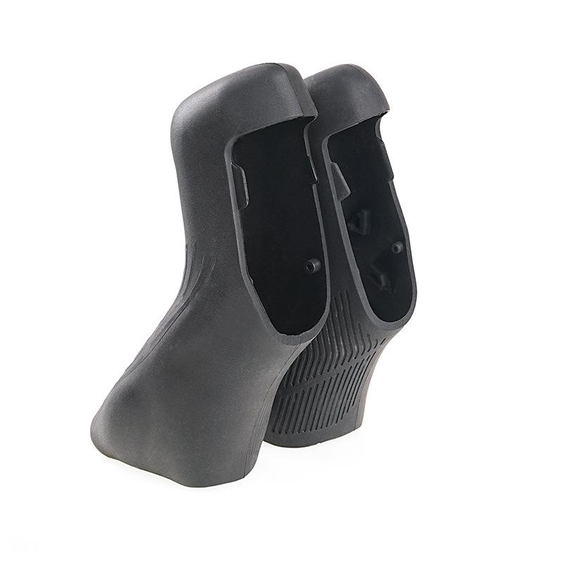 Силиконовые защитные грипсы на руль для шоссейных манеток 105 7170 Di2
Силиконовые защитные грипсы на руль для шоссейных манеток 105 7170 Di2