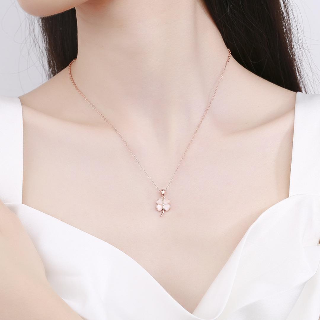 Four-leaf clover opal necklace women s 925 sterling silver niche light luxury crystal collarbone chain design rose gold pendant 925 silver
Four-leaf clover opal necklace women s 925 sterling silver niche light luxury crystal collarbone chain design rose gold pendant 925 silver